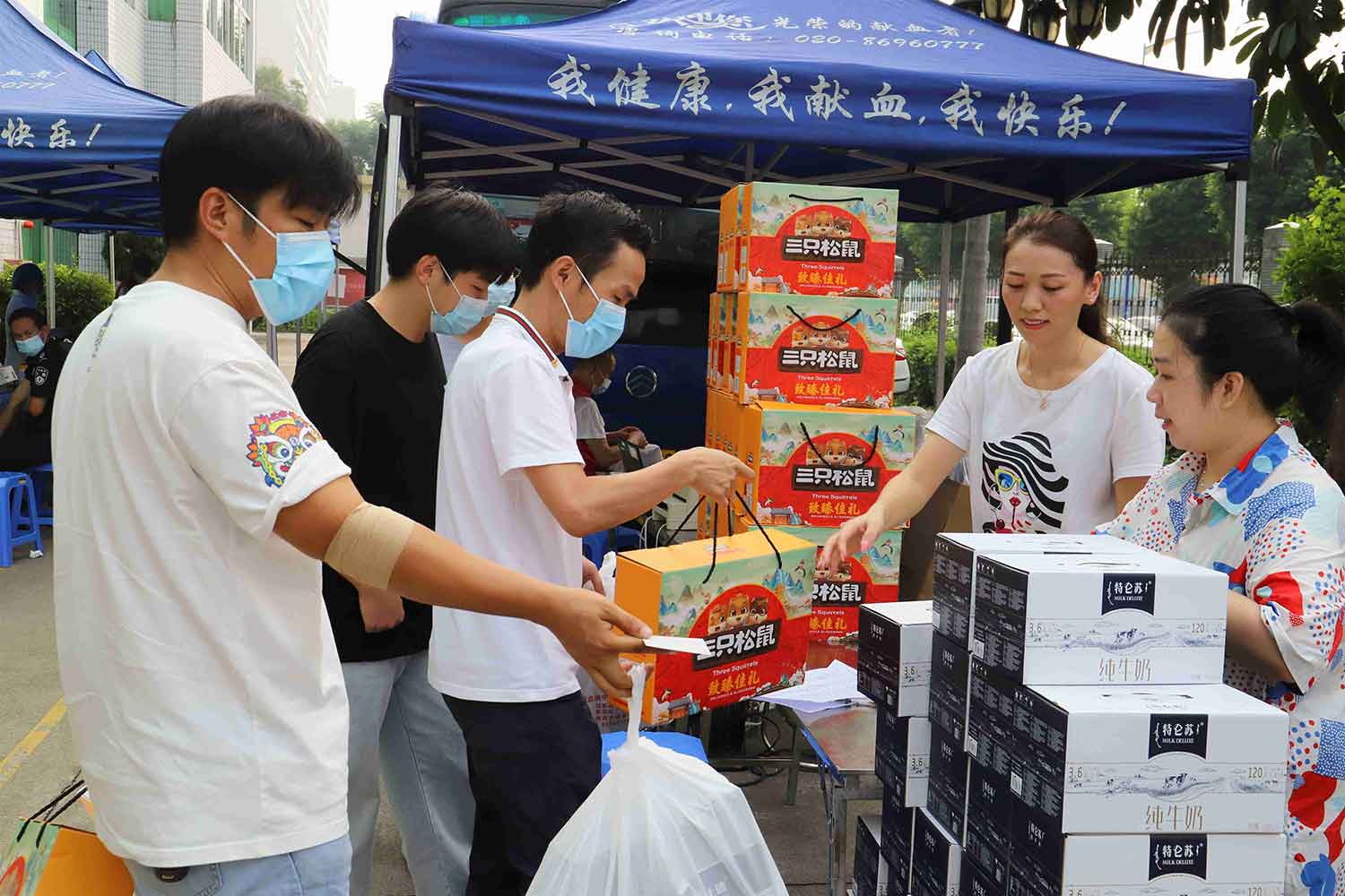 中秋獻愛心，讓愛傳遞